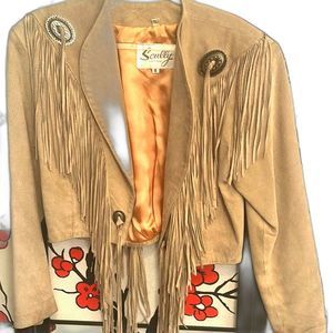 Scully woman’s short genuine leather jacket fringe with silver accents  size 6